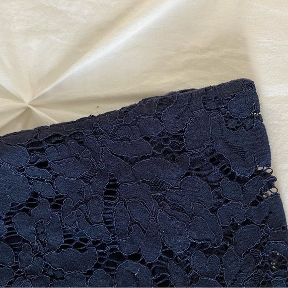 Lauren Ralph Lauren Navy Blue Floral Lace 3/4 Bell Sleeve Blouse Size Small - Picture 4 of 6